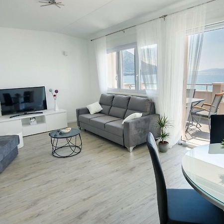 Apartmani Ticinovic オミシュ エクステリア 写真