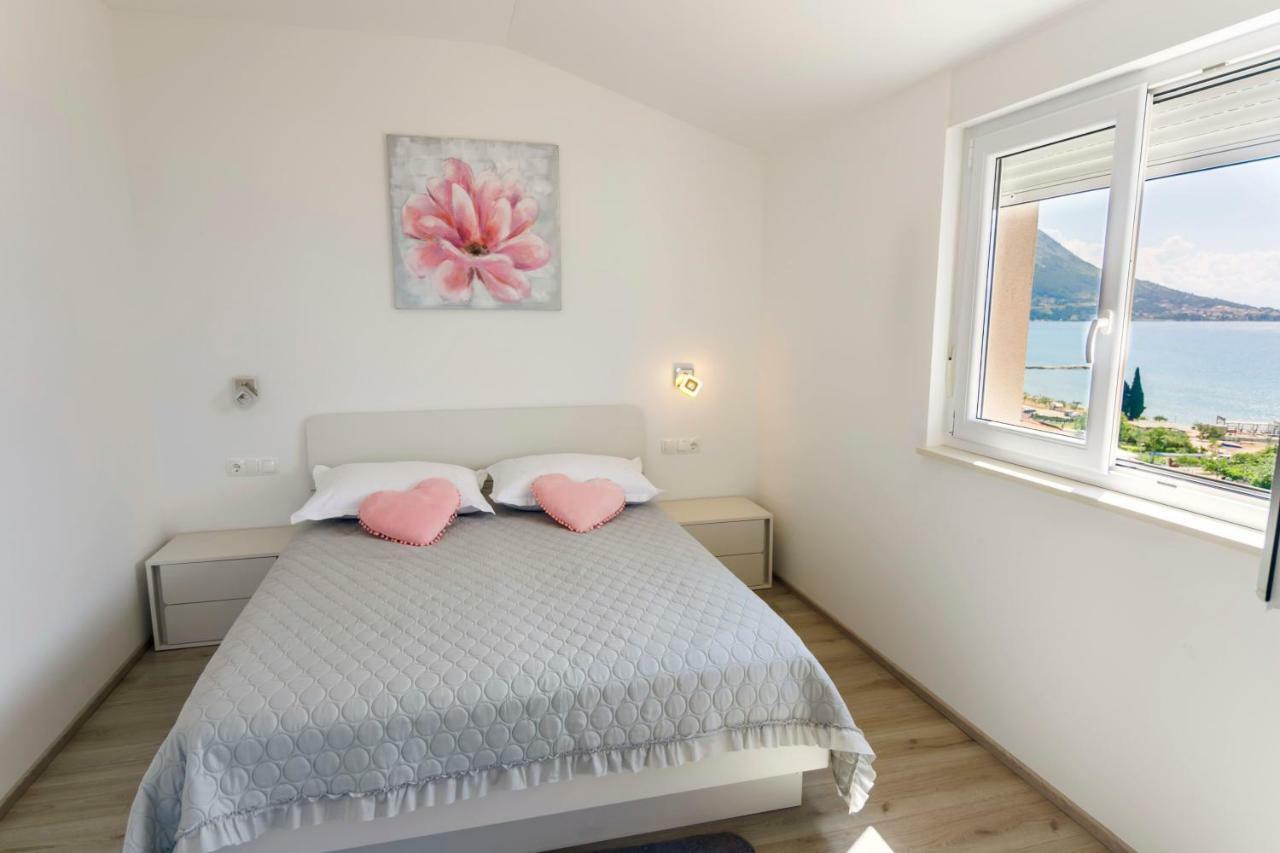 Apartmani Ticinovic オミシュ エクステリア 写真