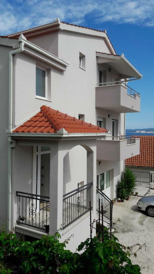 Apartmani Ticinovic オミシュ エクステリア 写真